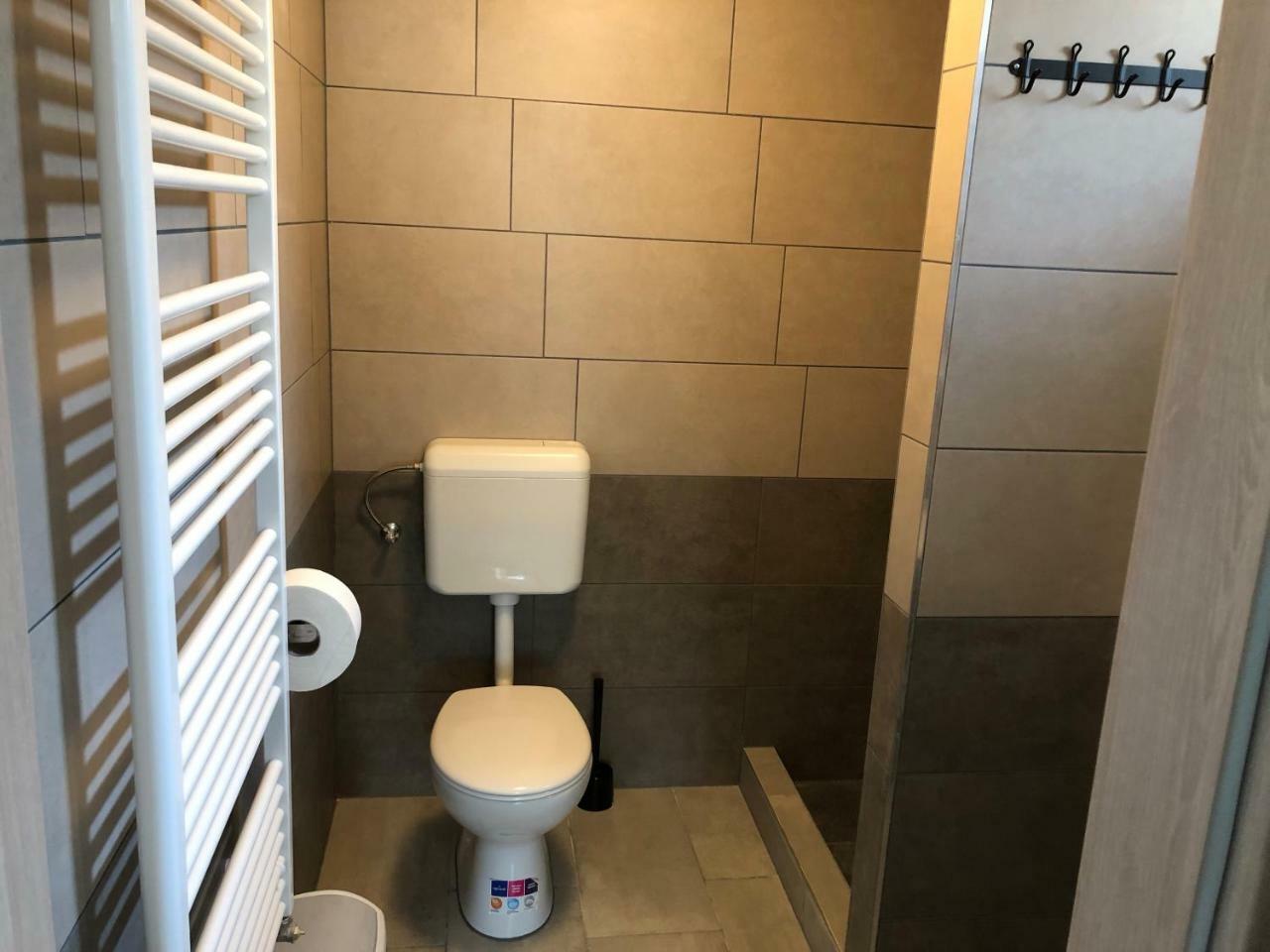 Juno Apartman Vendégház Miskolc Esterno foto